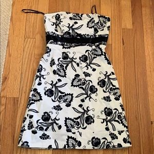 Strapless formal dress